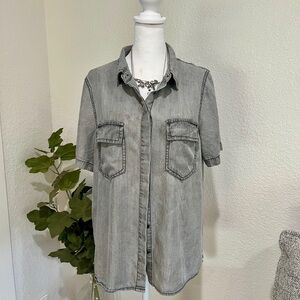Velvet Heart Washed Gray Short Sleeve Button Down Shirt